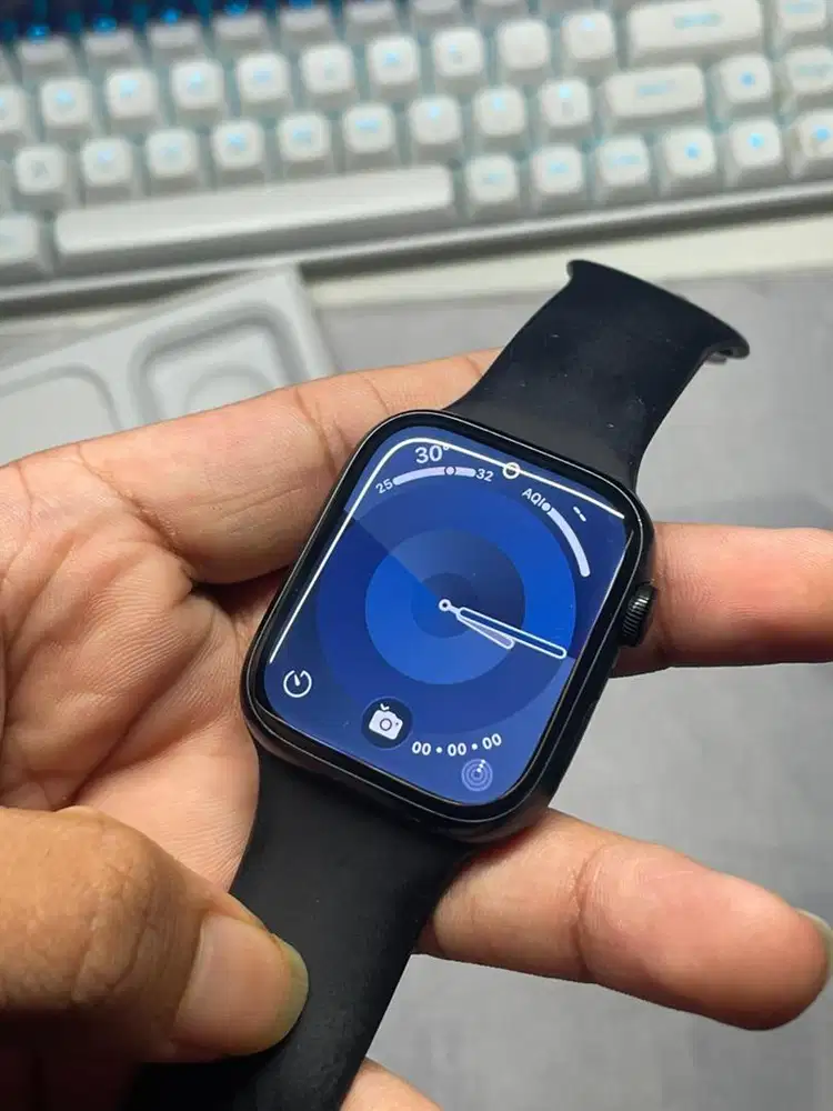 Apple Watch Series 7 45mm Hitam