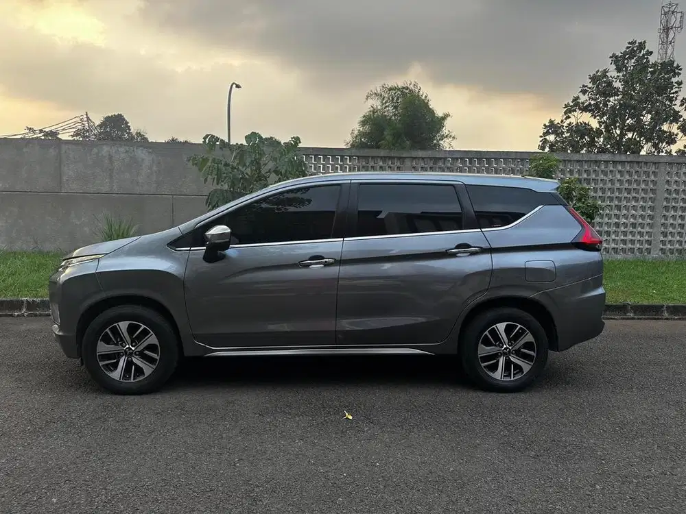 Mobil Pribadi Mitsubishi Xpander Ultimate 2018 Abu abu warna favorite