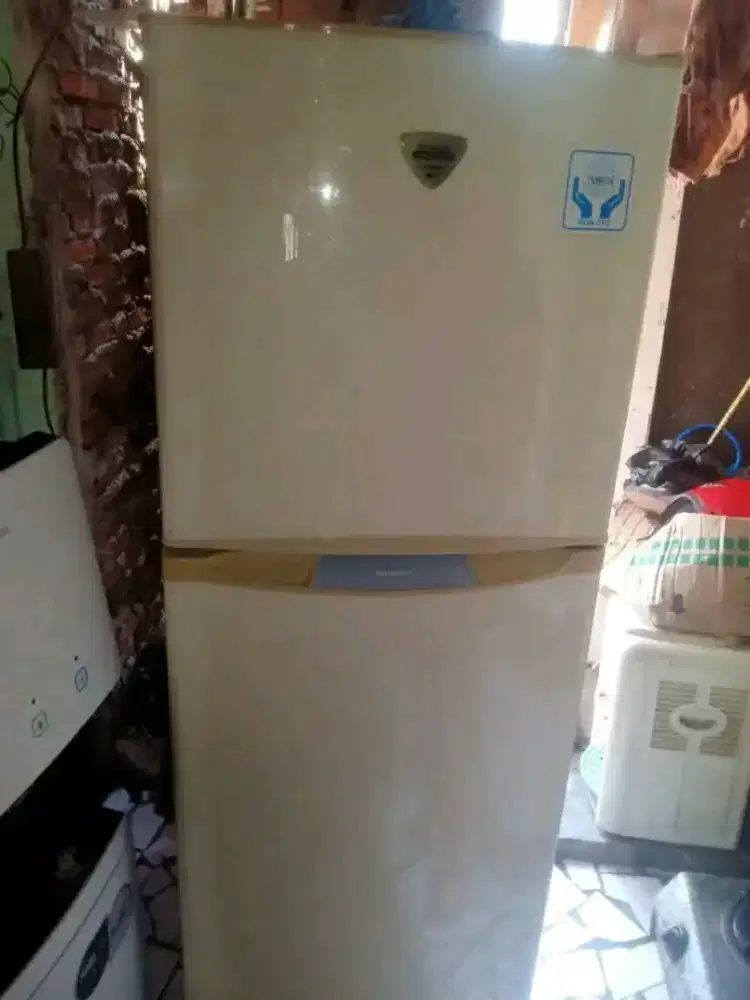 KULKAS 2 PINTU MERK NATIONAL