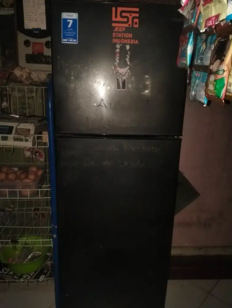 kulkas pintu 2 merk Aqua