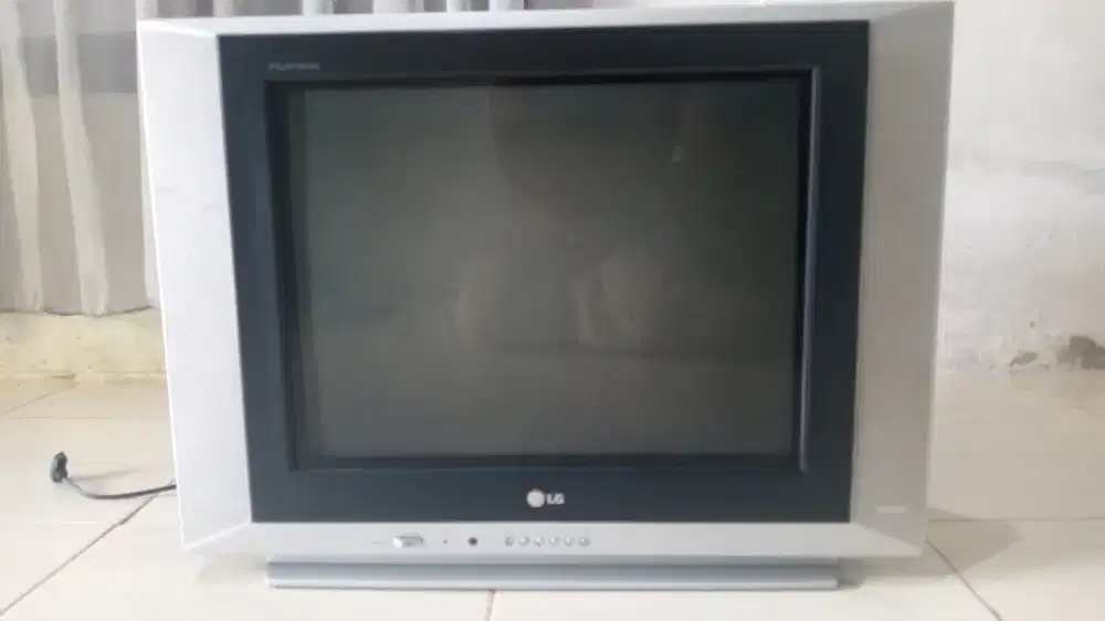 Tv LG 21 Inci layar datar masih mulus seperti baru