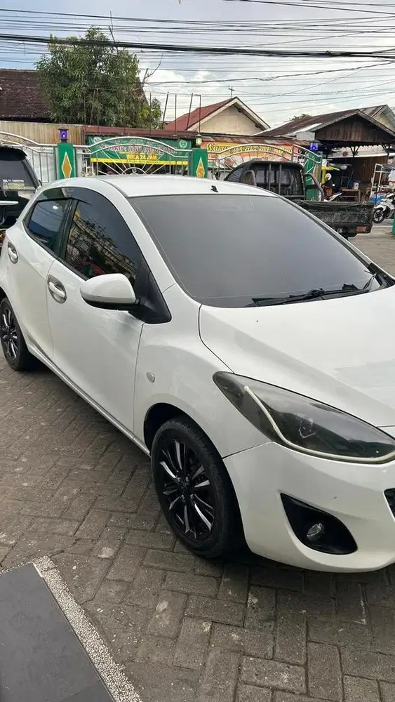 Di jual Mazda 2