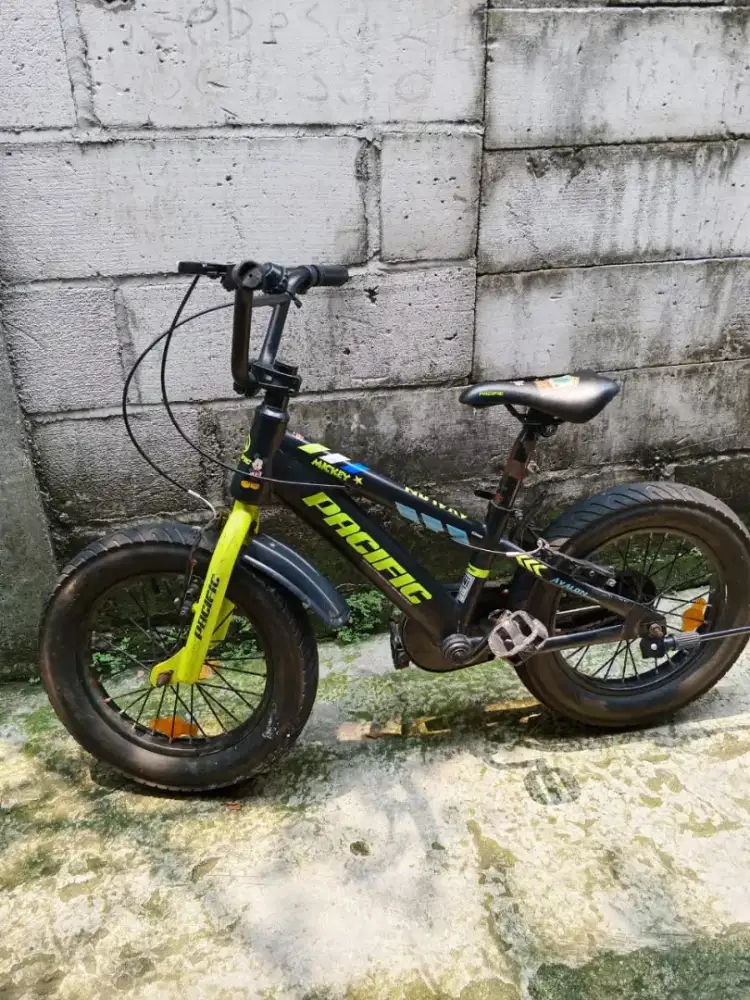 Sepeda BMX merk Pacific