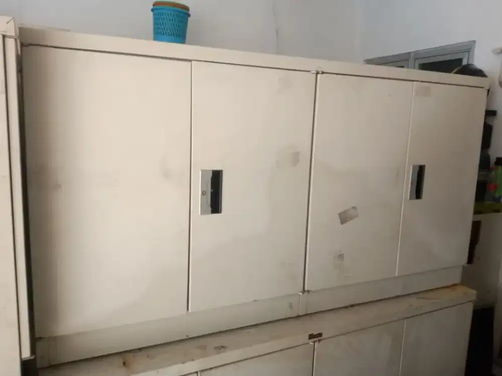 Bufet lemari arsip besi merk lion besar plat tebal