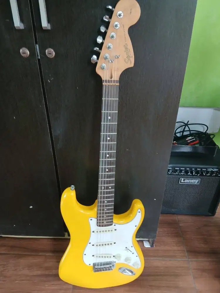 gitar Squier Stratocaster by fender original