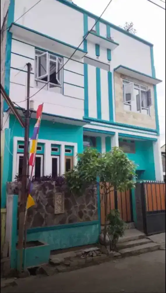 Rumah Modern 3 Lantai Dikontrakkan Tahunan atau Bulanan