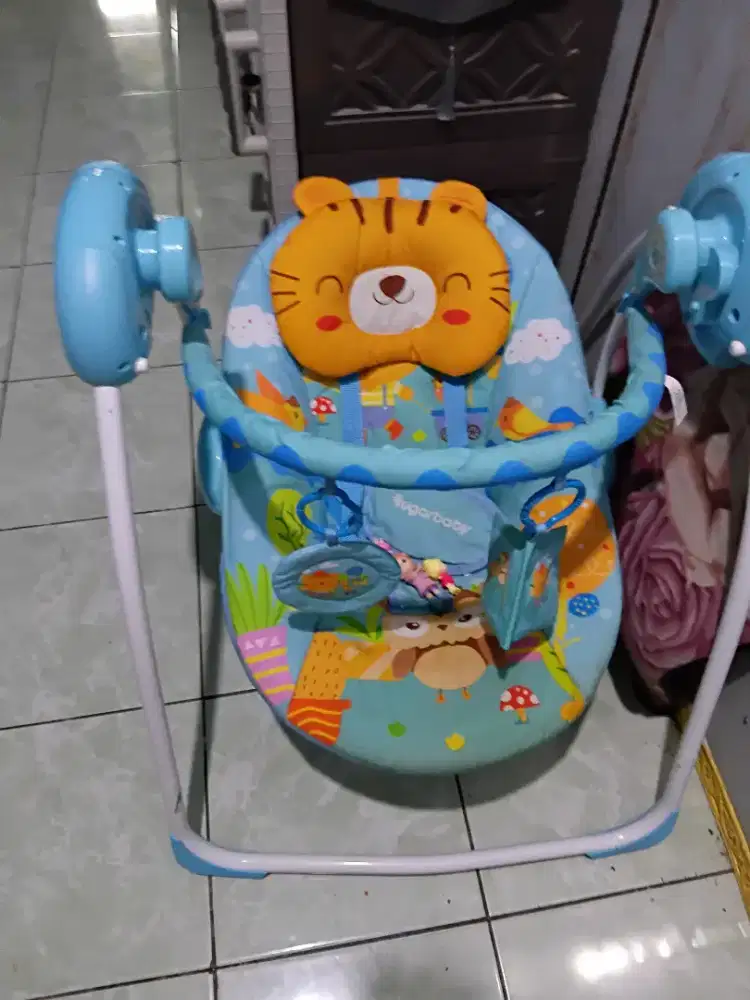 ayunan bayi atau bouncer