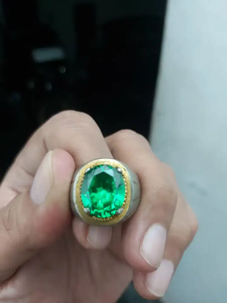 Cincin Batu Emerald