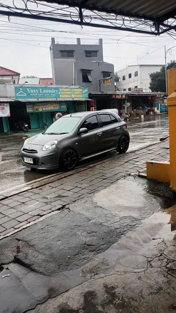 Nissan March 2012 Bensin