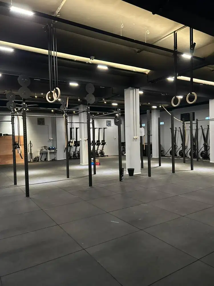 Office boy tempat olahraga