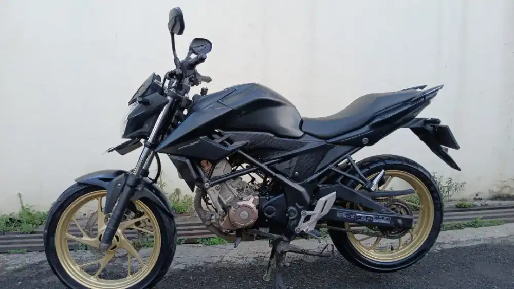 CB 150 R Hitam siap pakai ORI 2017 Mulus mesin bagus sport murah