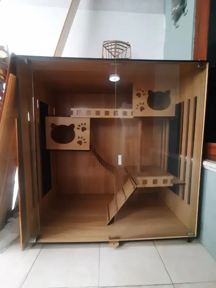 Rumah Kucing Bahan HPL dan Pintu Kaca