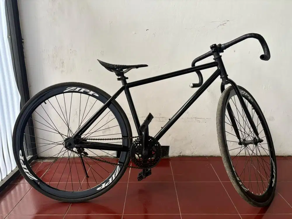 Dijual: Sepeda Fixie Roadbike 700C [Modif Full Hitam], Siap Pakai!