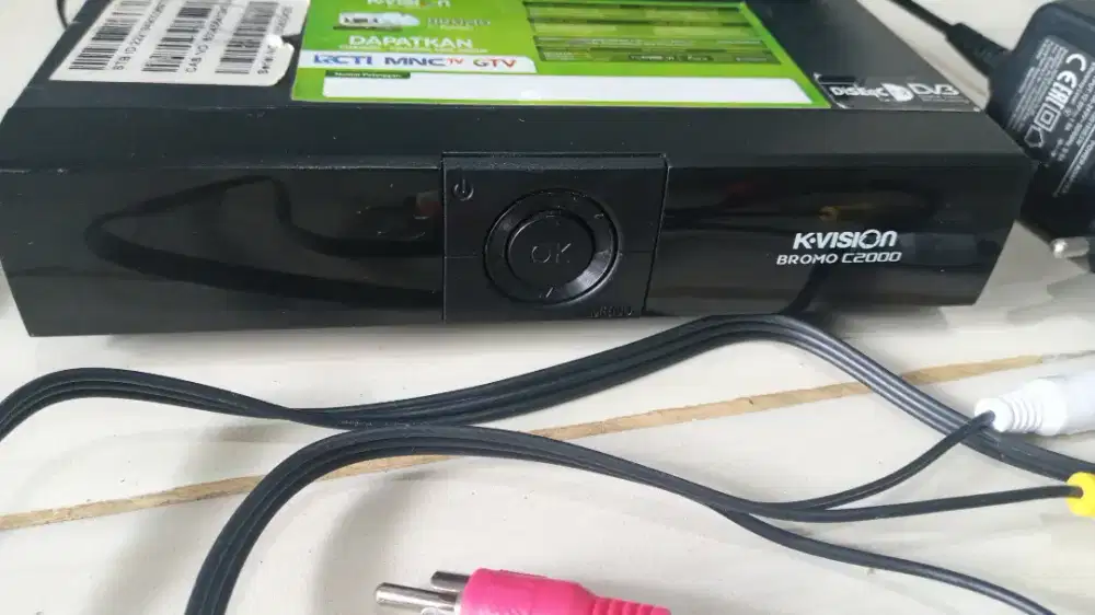 Kvision masih mulus seperti baru lengkap dengan remot dan kabel av