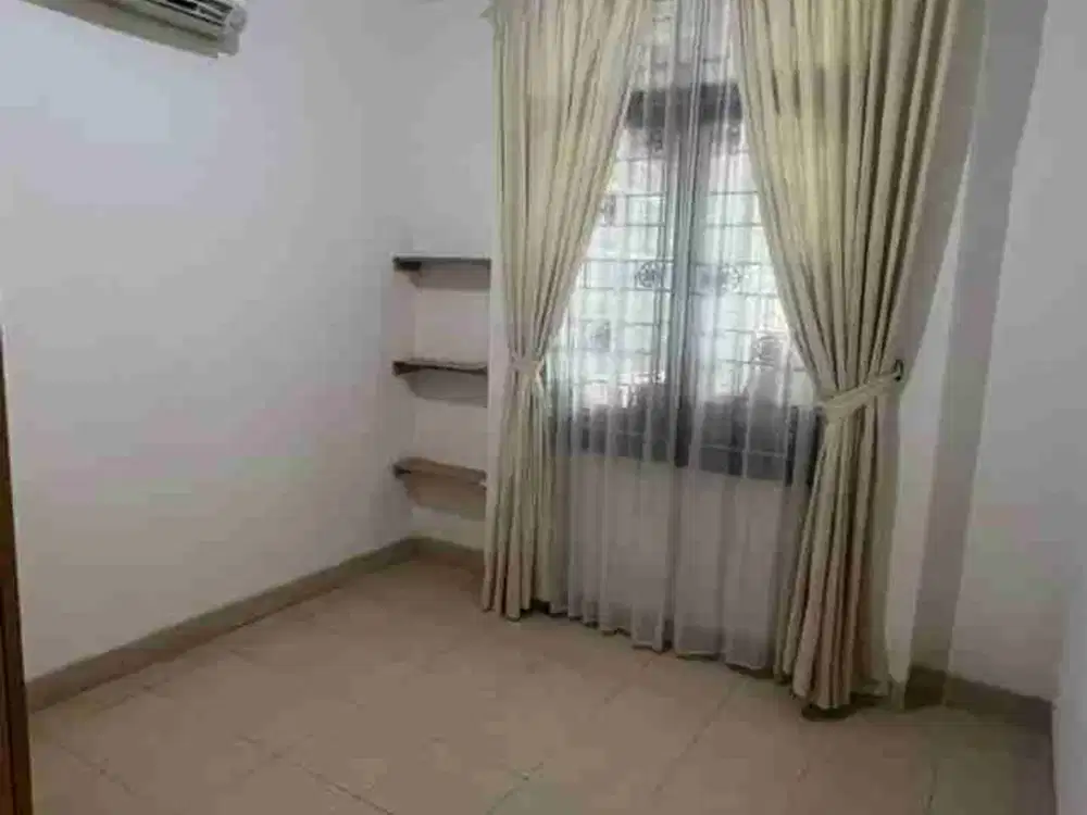 Disewakan Rumah 2 Lt Furnished di Gading Nirwana Kelapa Gading Jakarta Utara