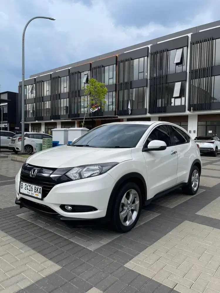 HRV E 2016 PUTIH KM 48rb PAJAK PANJANG TANGAN PERTAMA RAWATAN SIAP GAS