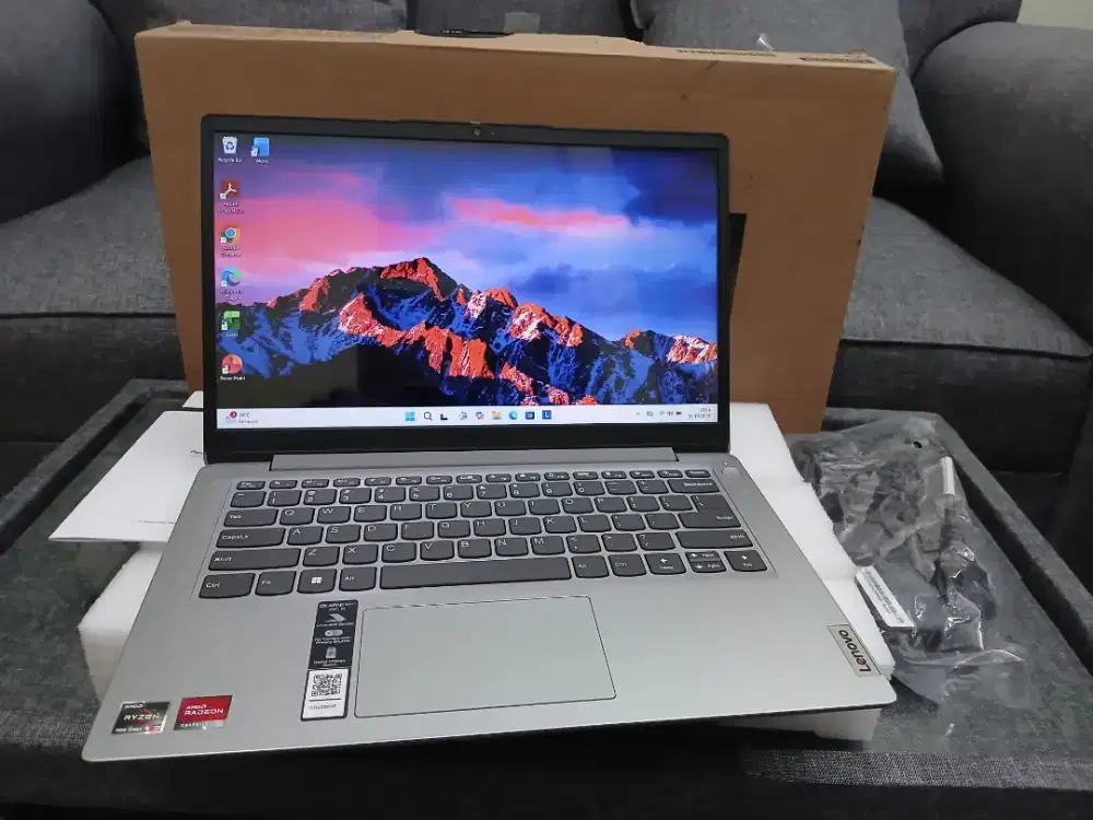 Lenovo Ryzen 3 7320U 8/512 VGA VRAM 2GB Fullset