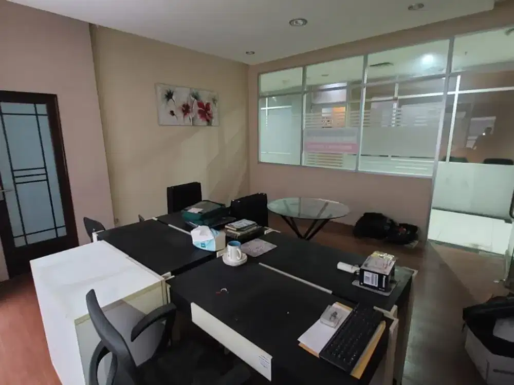 Dijual Ruangan Kantor di Apartemen Menteng Square semi furnished