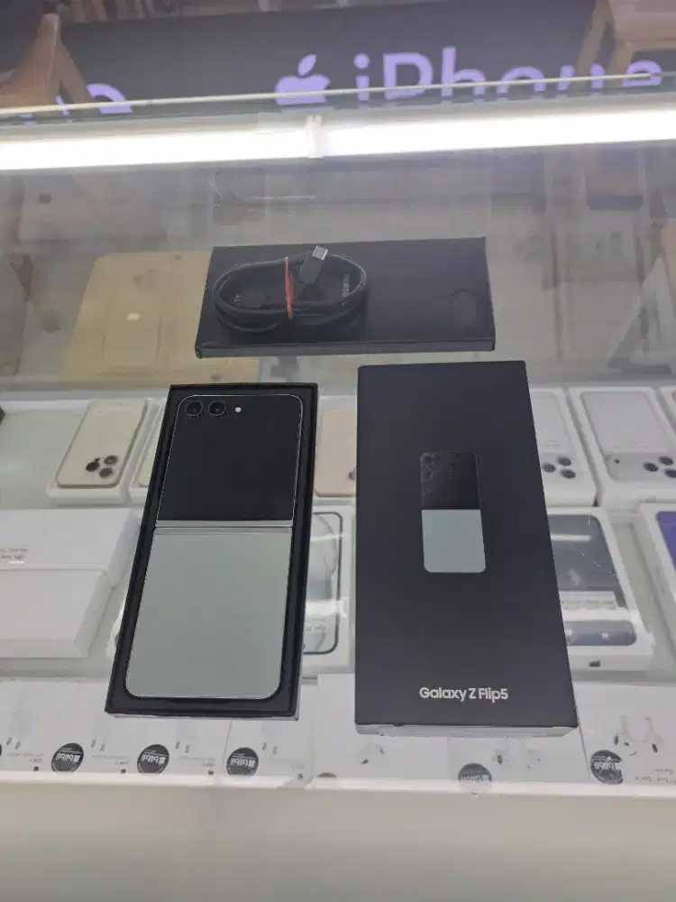 Second Samsung Galaxy Z Flip 5 8/256GB Mint Ex SEIN Mulus Fullset Nego