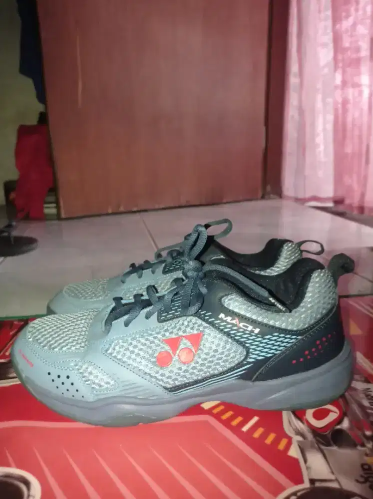 Sepatu Badminton Yonex Mach 2