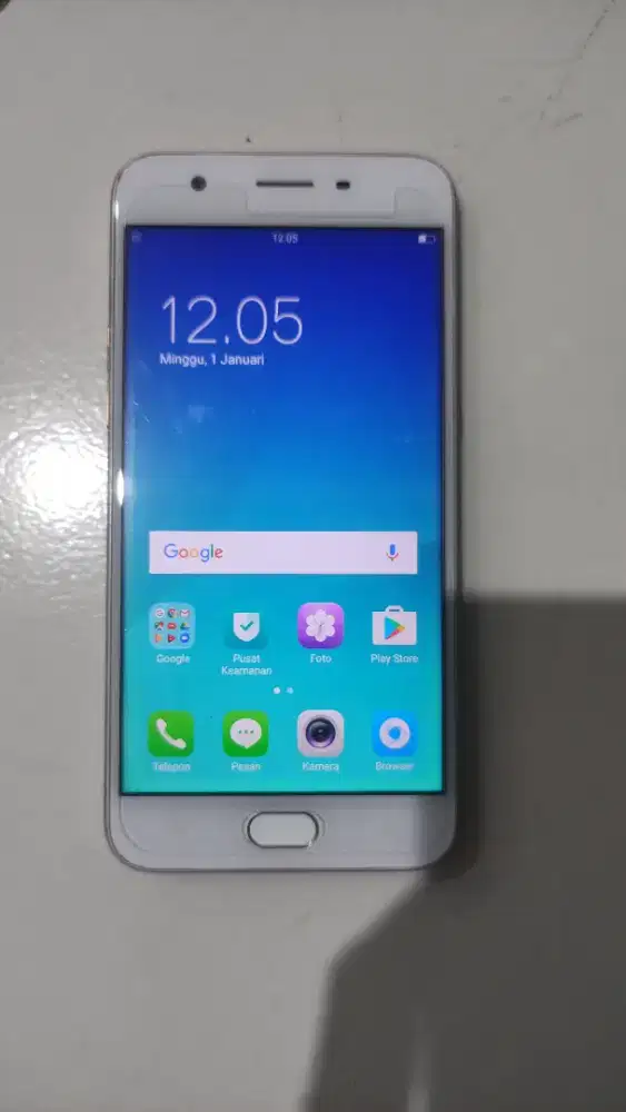 Oppo A57 versi lama