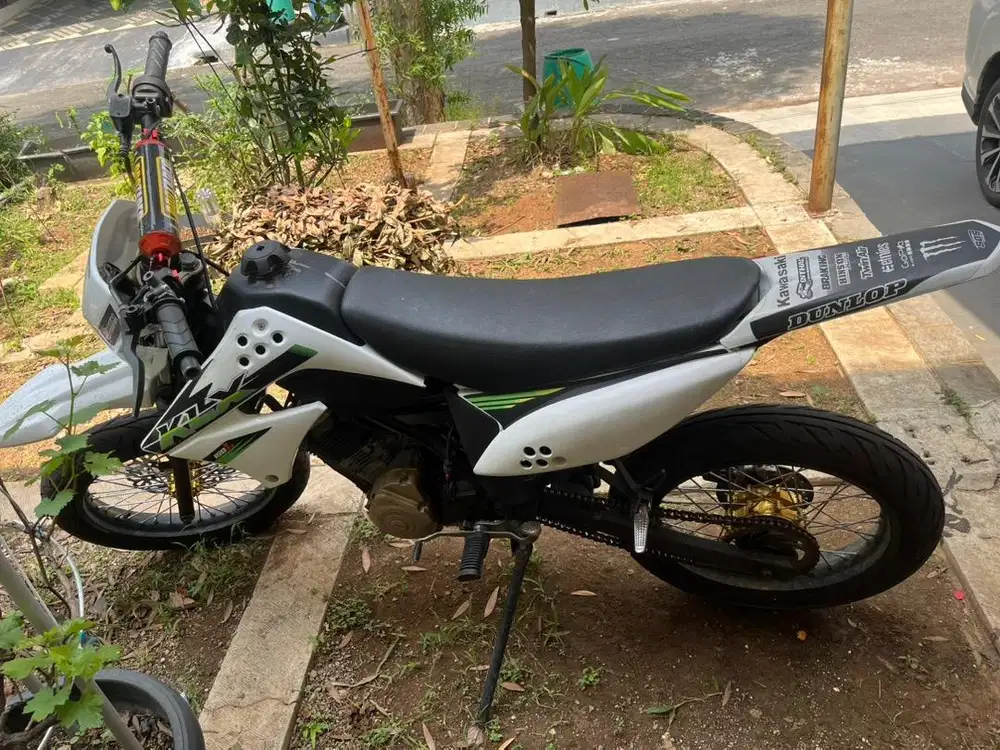 Motor Custom Supermoto