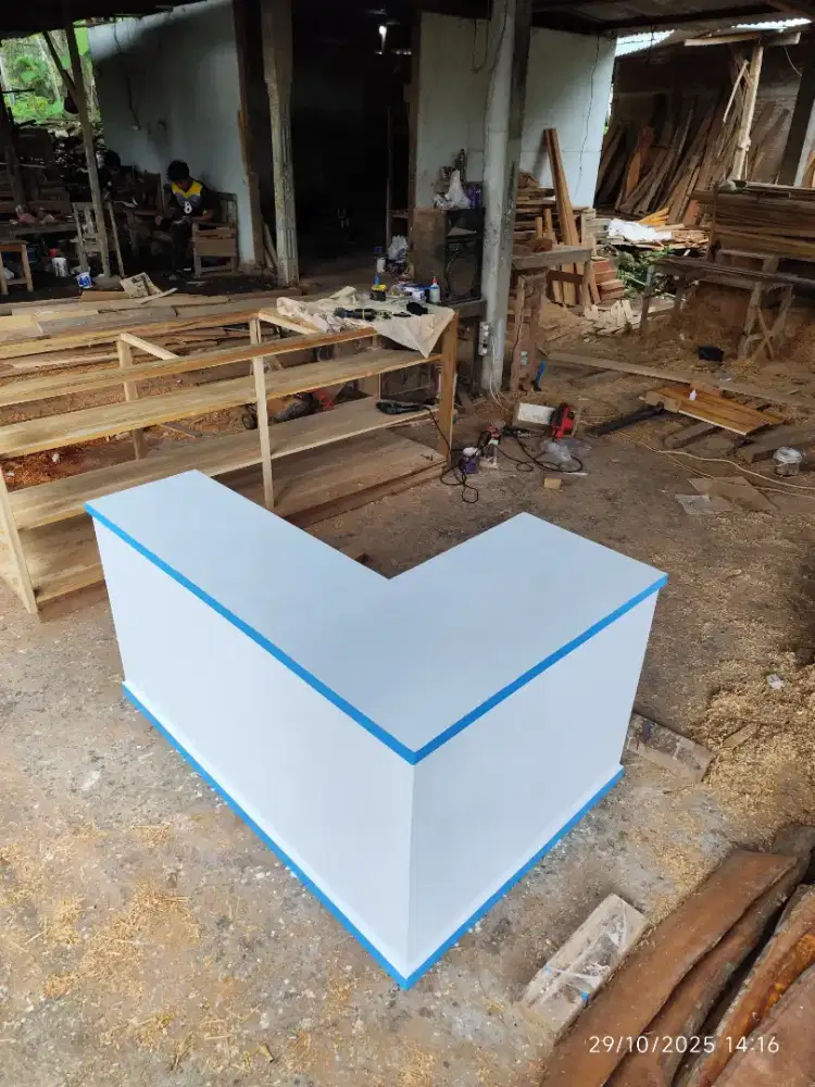 Meja bar/resepsionis