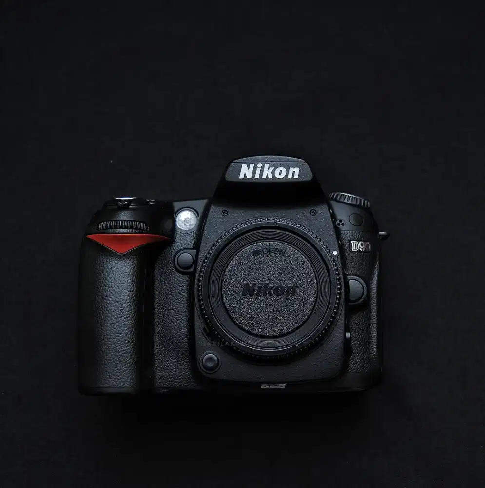 NIKON D90 BODY ONLY MULUS SC RENDAH