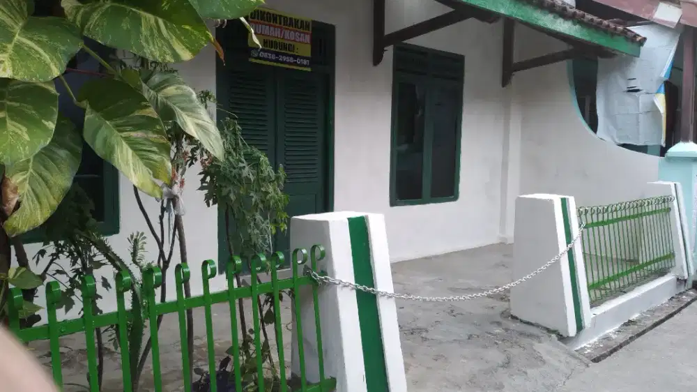 Disewakan rumah bersih 6 kamar