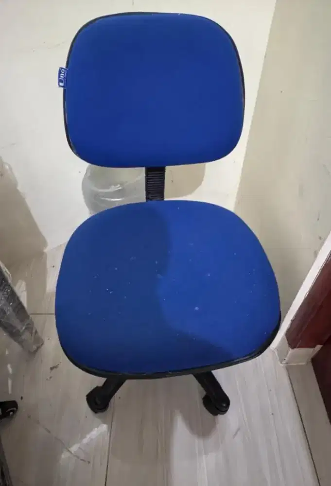 Kursi kerja merk uno