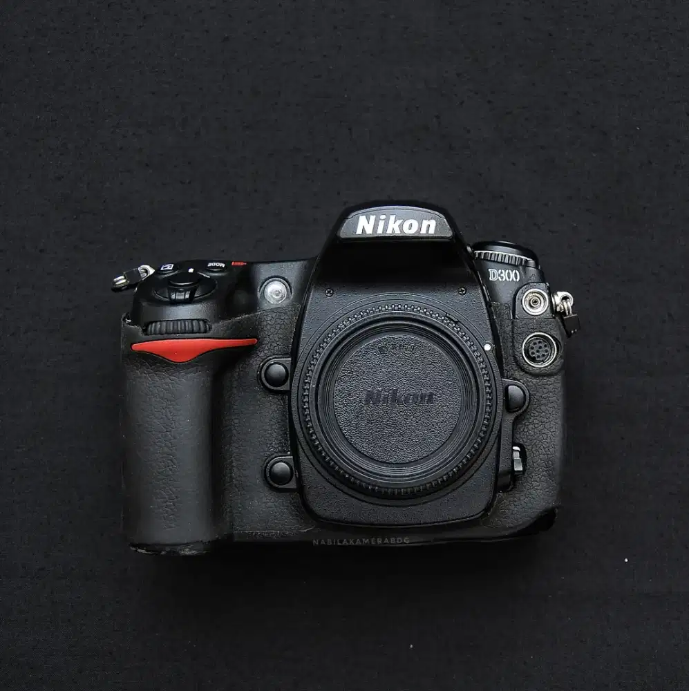 NIKON D300 BODY ONLY