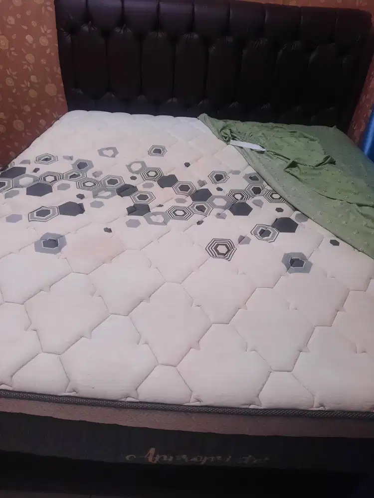Dijual satu set kasur merk elite dan divan