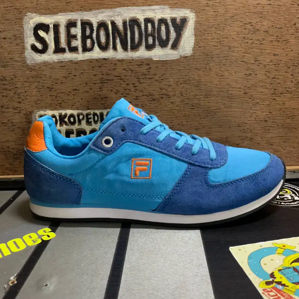 40.sepatu fila kasual sport 38