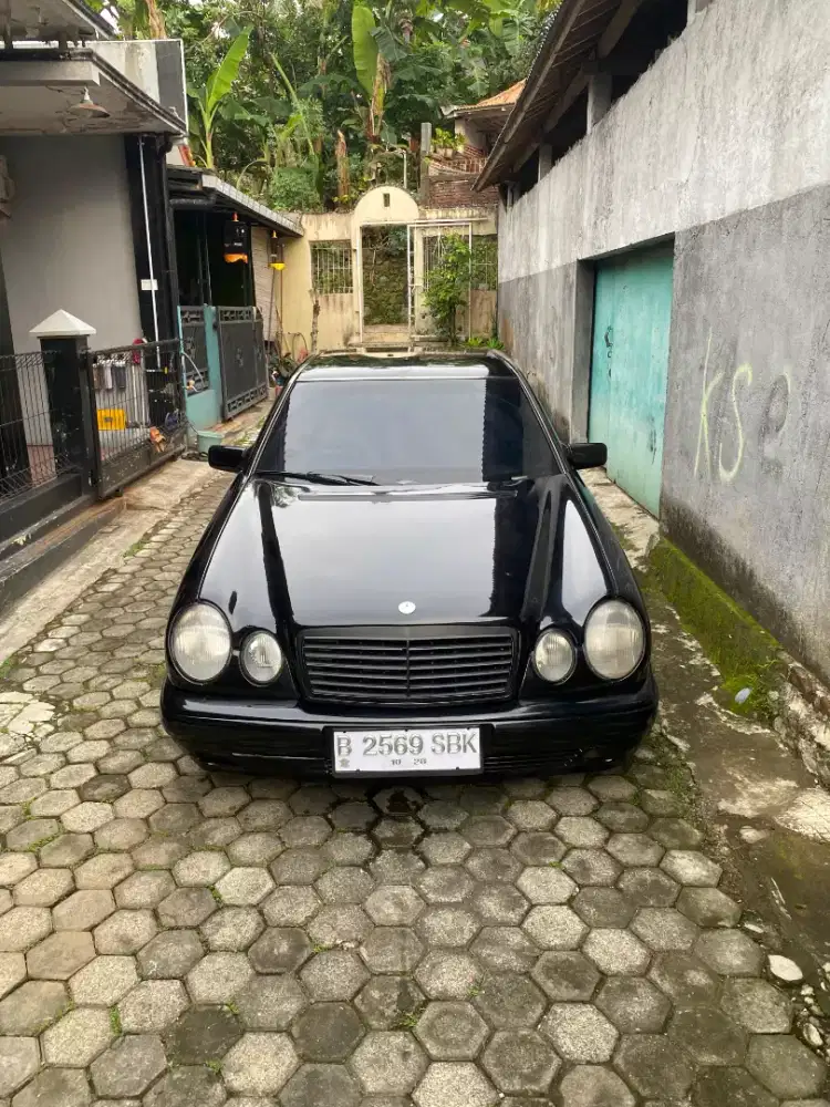 Mercedes Benz w210 E230 Manual