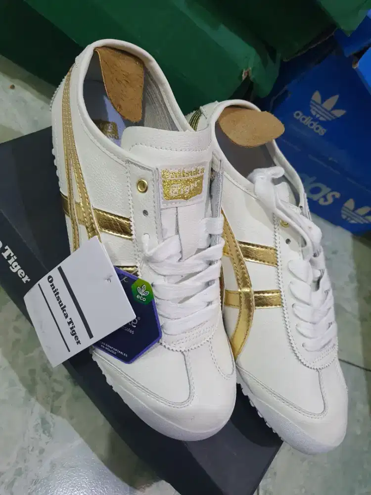 Sepatu onit sz 42
