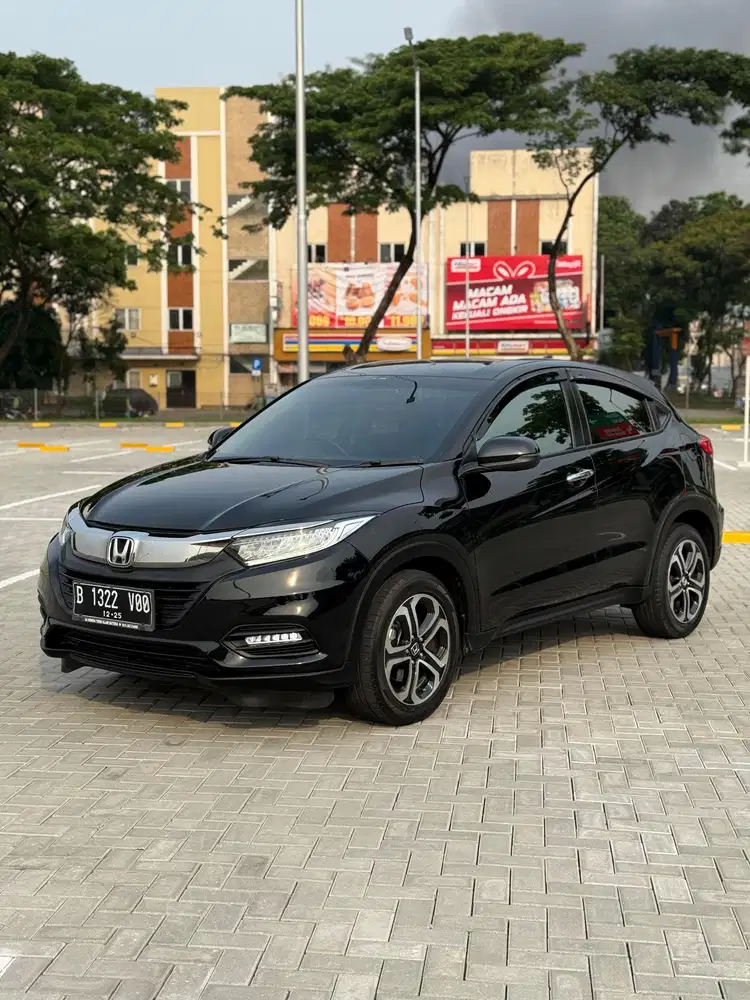 Honda HR-V E plus matic 2020 warna hitam