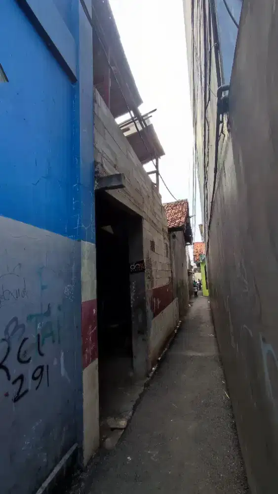 Dijual Cepat Rumah Hitung Tanah Strategis di Kelapa Dua Jakarta Barat