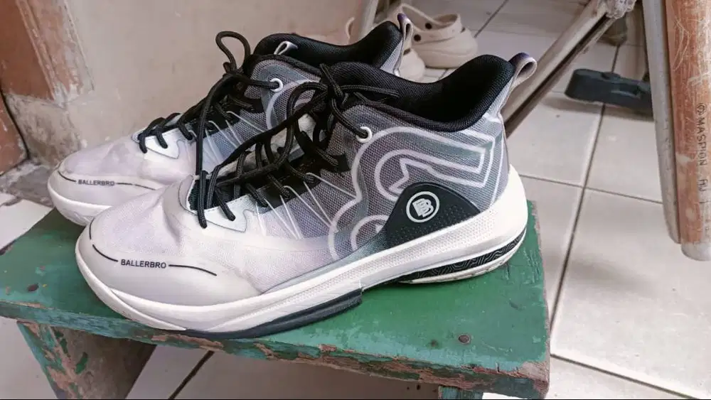 Sepatu Basket Ballerbro BB Speed ukuran 43