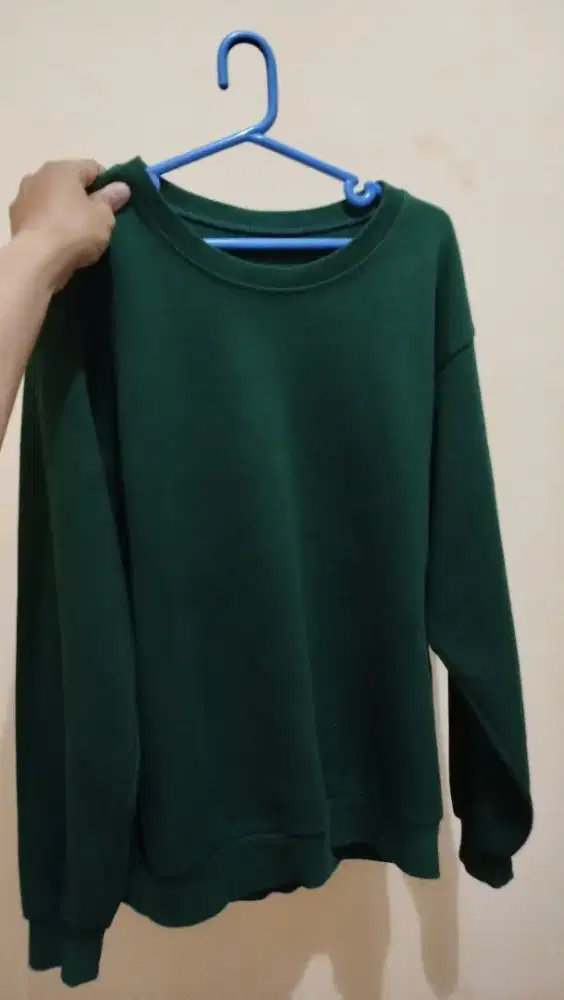 Sweater Hijau Botol