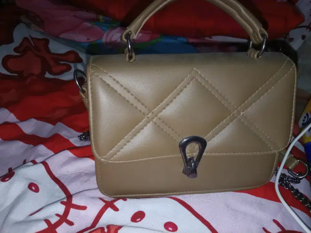 Tas selempang wanita