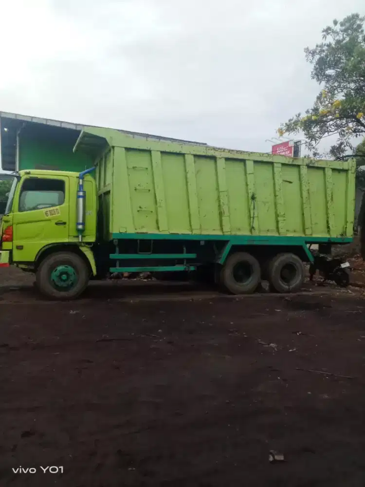 Bak index24kubik Dumptruck Hino FM260 2005 ada 2unit bagus siap kerja