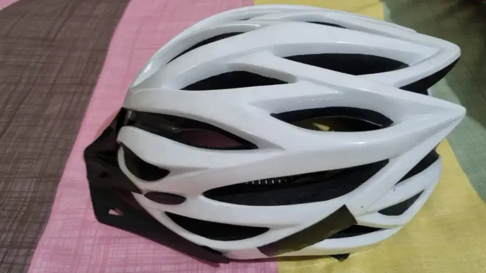 Dijual Helm Helmet Sepeda MTB BMX Style Putih White Ada Lampu Belakang