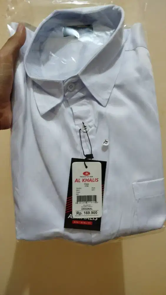 Kemeja putih ukuran XL