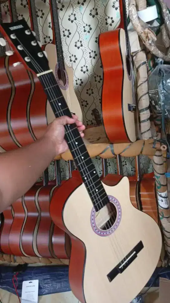 Gitar akustik pemula