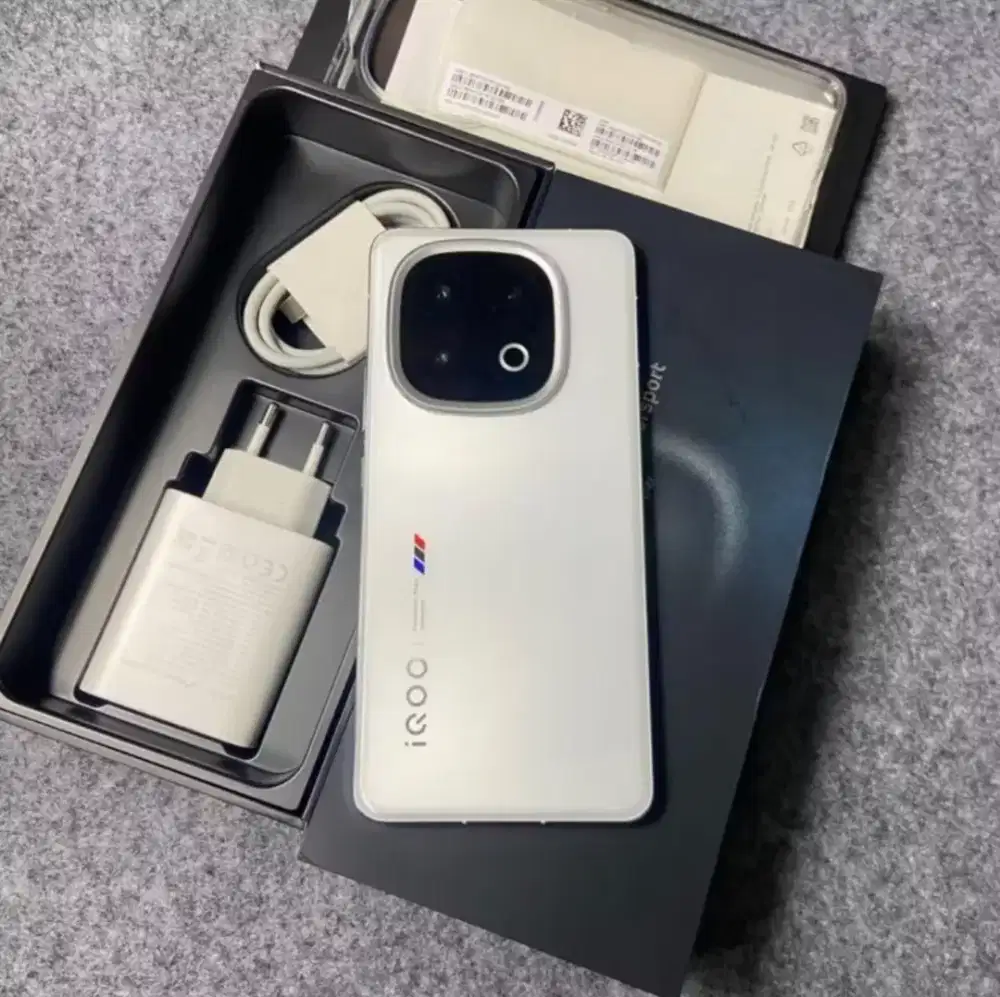 Iqoo 13 62/512GB White BMW Edition