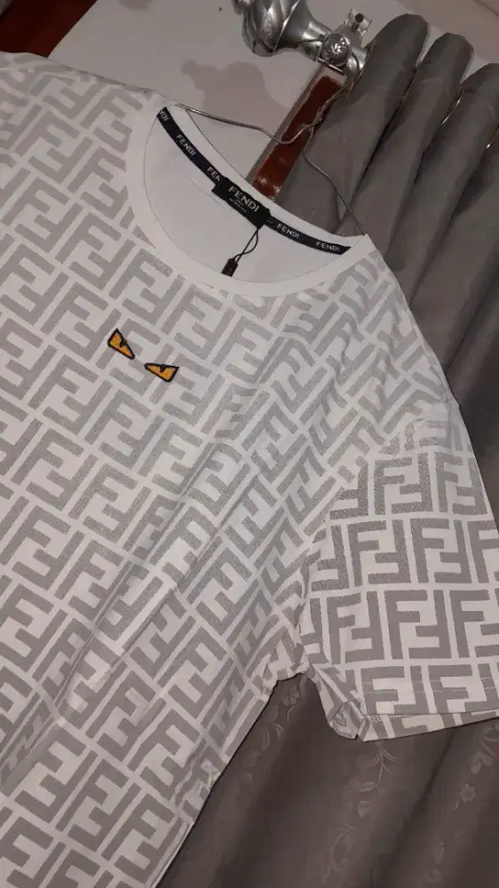 Tshirt Kaos Putih Pria