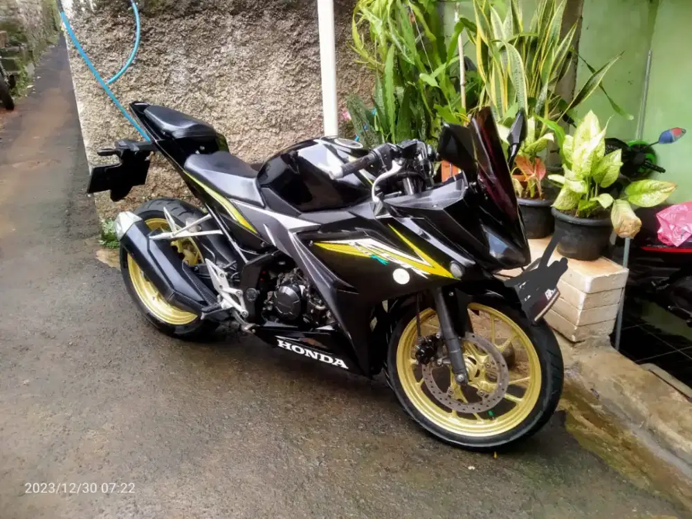 CBR 150 R tahun 1016