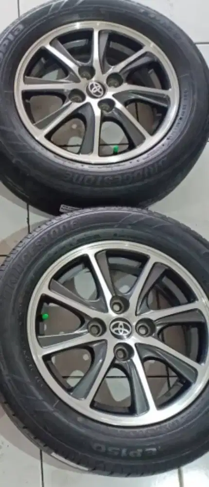 Dua velg tanpa ban cayla OEM r 14.