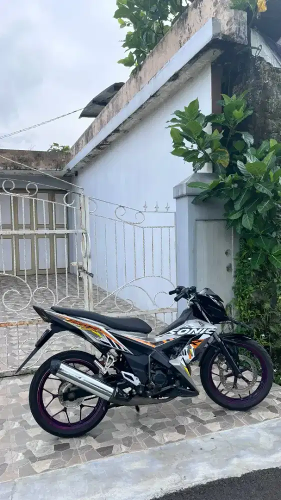 Dijual motor sonic 2016 plat D