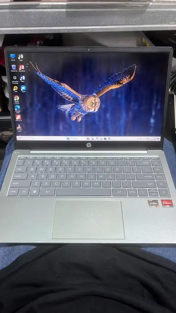 Laptop hp 14-em00xx amd ryzen 5 seri 7000 ram 8gb ssd 512gb